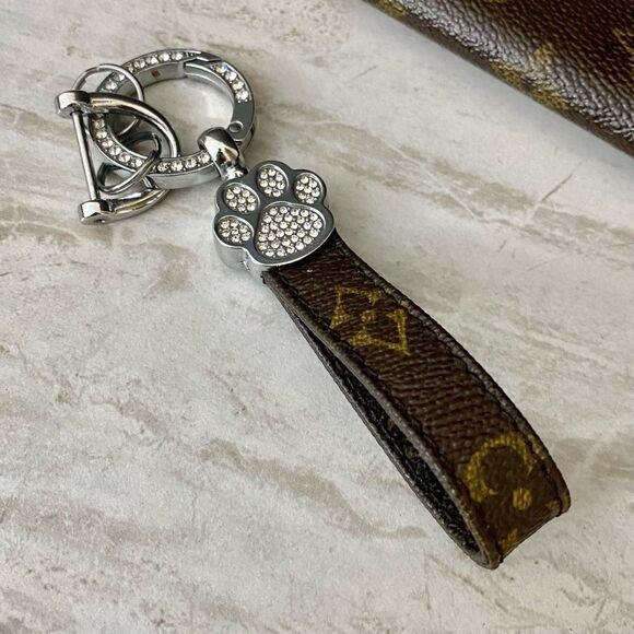 MONOGRAM CANVAS SILVERTONE KEYCHAIN S1